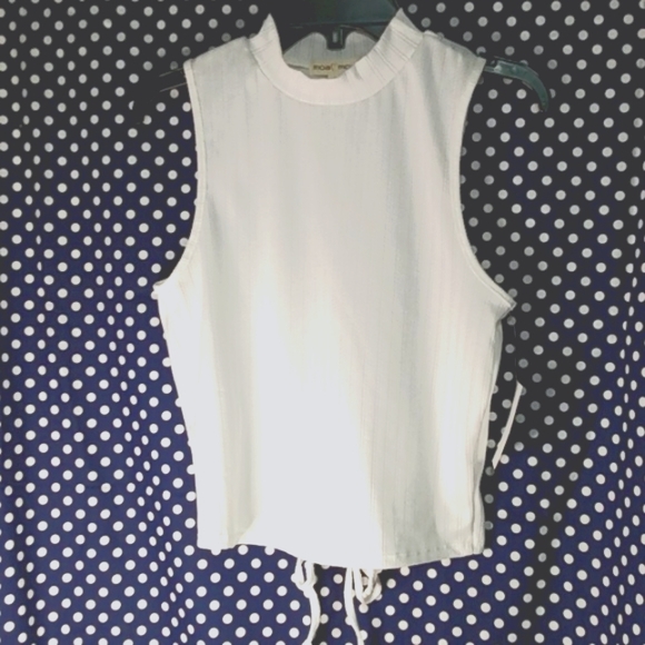 Moa Moa Tops - NWT size small sleeveless keyhole back Moa Moa top BNWT